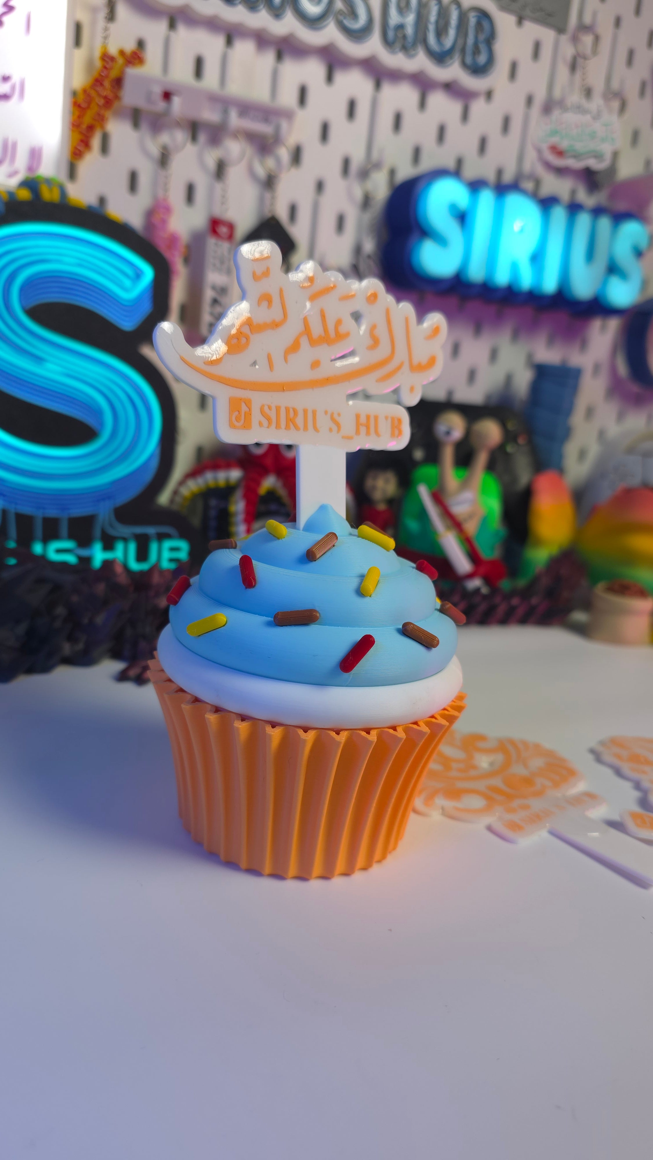 علبة هدايا وتوزيعات فاخرة على شكل كب كيك (ثلاثية الأبعاد) – إصدار المناسبات